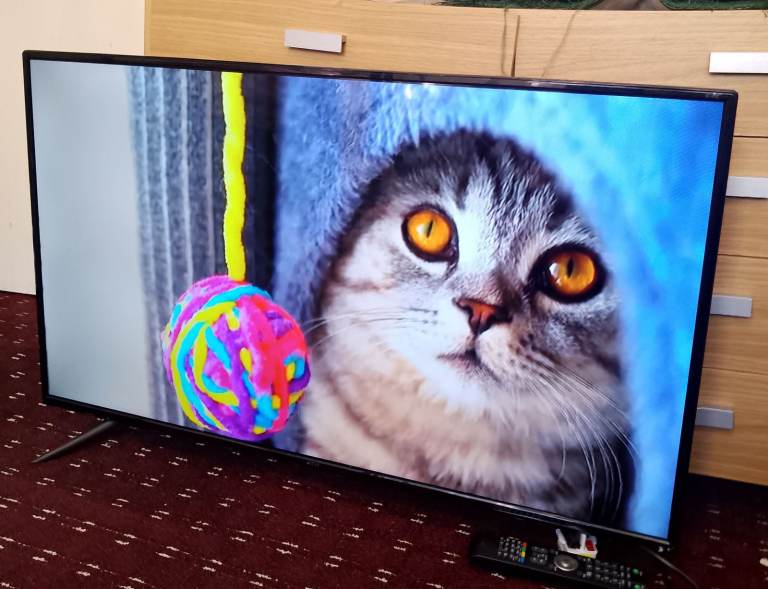 Cello 43 inch hd dvd combo slim lightweight Freeview TV with remote 