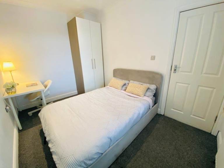 💜 Double Room – Bills Included | Argyle Rd, Ealing W13 8AR | Near West Ealing Station 🏡