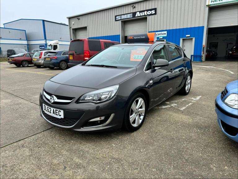 2013 Vauxhall Astra 1.6i 16V SRi 5dr HATCHBACK Petrol Manual
