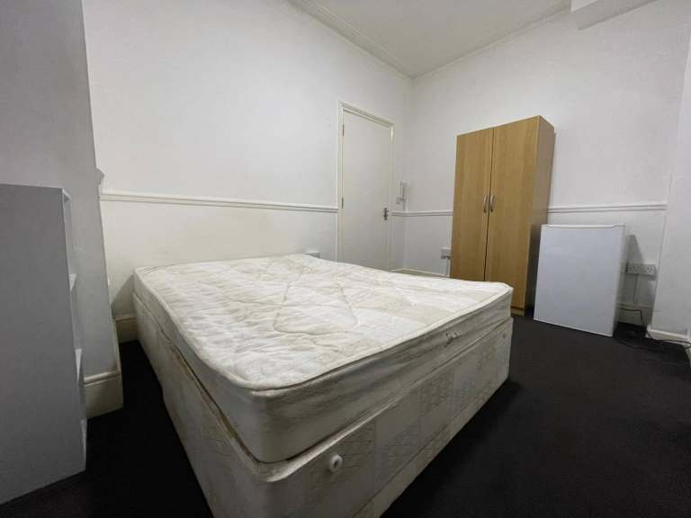 Ensuite Double Room with all bill included