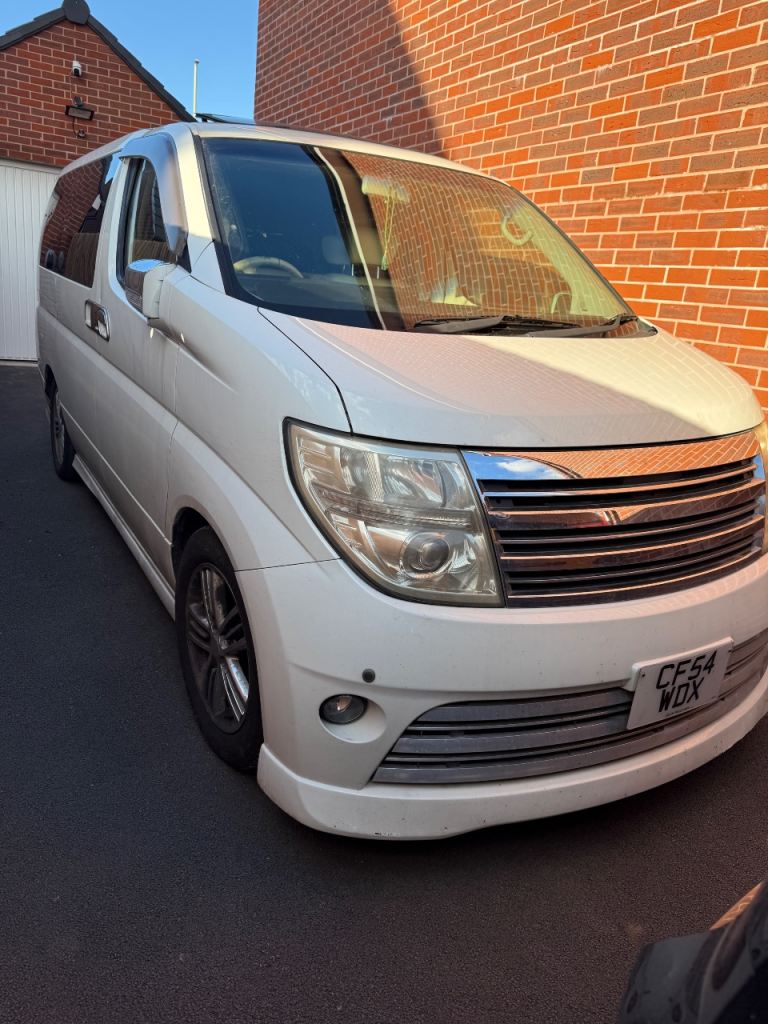 Nissan Elgrand 2004 3.5L V6 – Cream Leather – 360° Rotating Seats – Spacious MPV / Project
