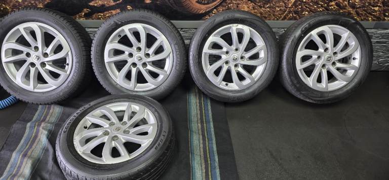 Renault Genuine 16 alloy wheels + 5 x tyres 205 55 16