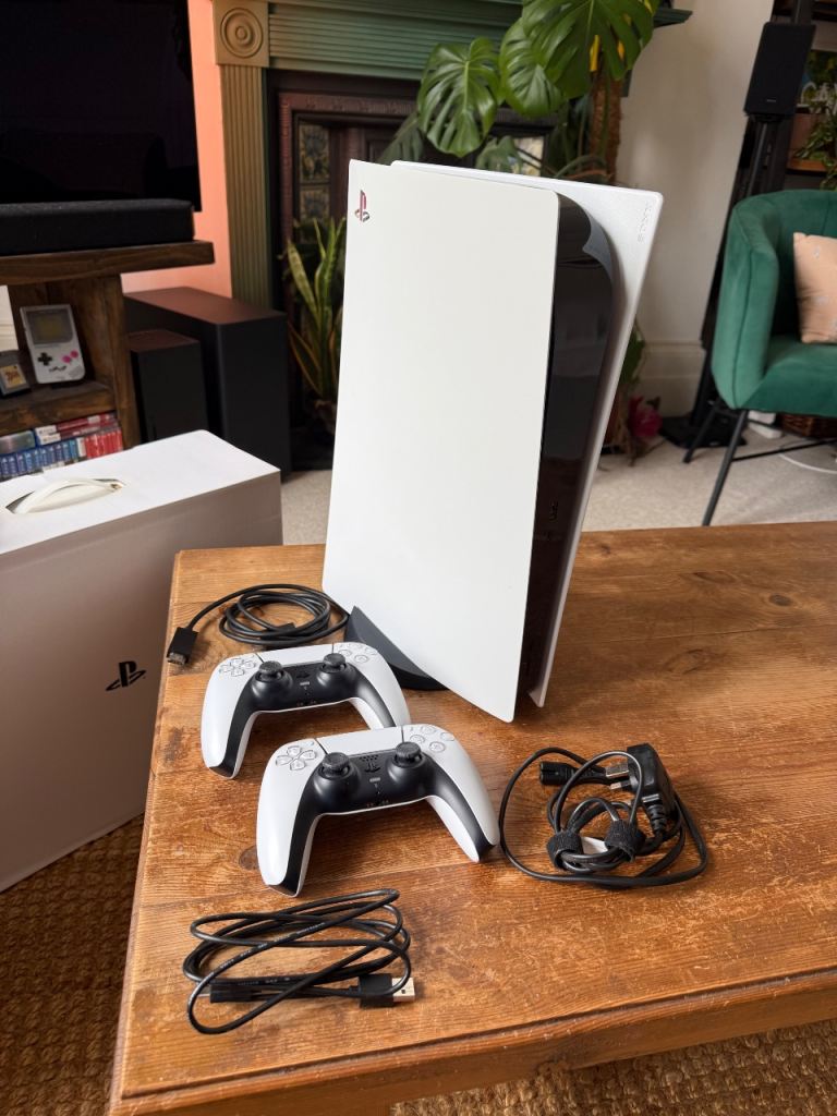 PS5 w/ 2x Controller, Disc Drive, Original Packaging, 825gb