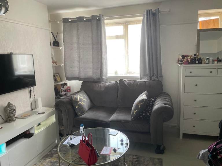 COSY STUDIO FLAT Room in North Dulwich, SE21 8PU for £892pcm.. ALL BILLS INCLUDED & AVAILABLE NOW!