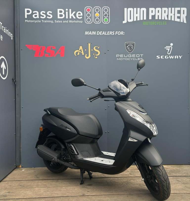 Peugeot Kisbee Black Edition 50cc Automatic Twist and Go Scooter