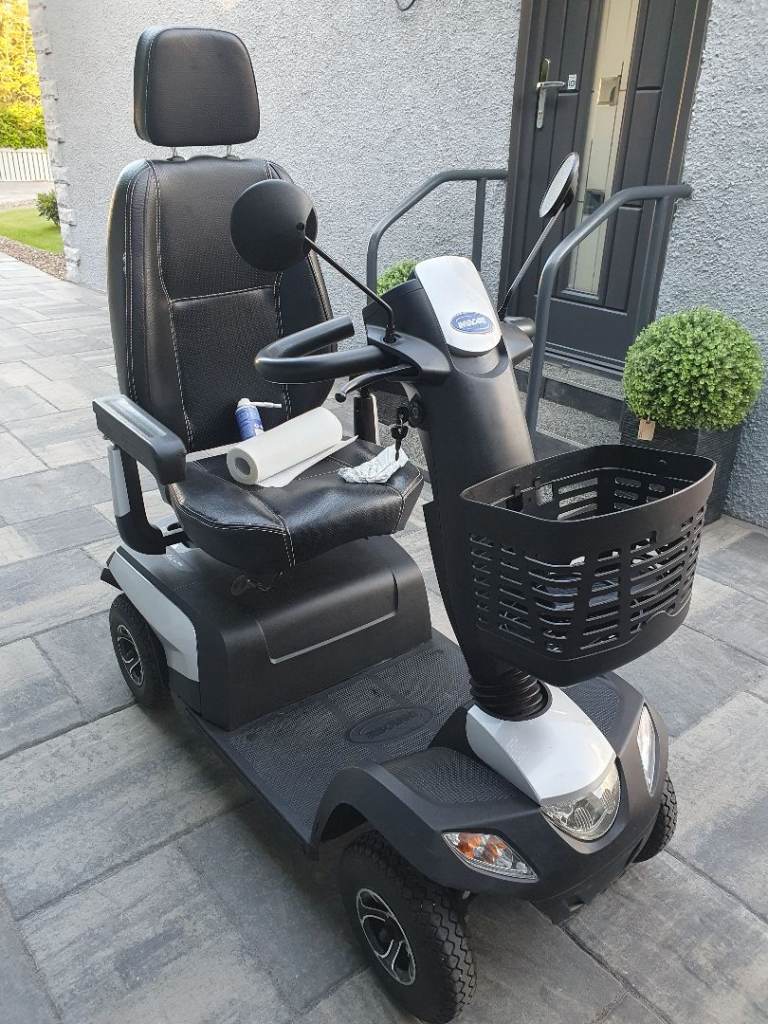 Large 8 mph mobility scooter can deliver today good condition