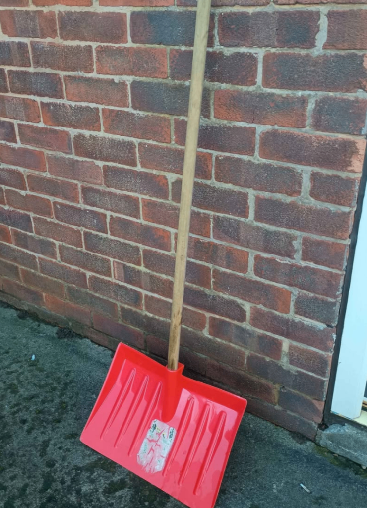 Snow shovel