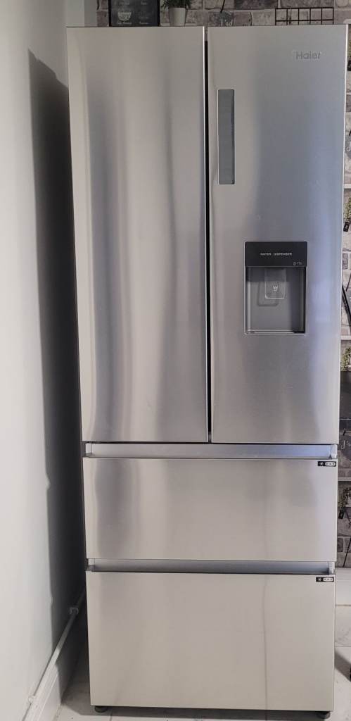 Haier Cube Series HB16WMAA 60/30 Fridge Freezer Stainless Steel. Good Condition
