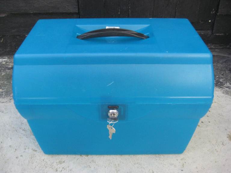 Helix Lockable Plastic Document Box with 2 Keys for £10.00