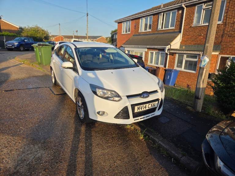FORD FOCUS, TITANIUM, NAVIGATOR. Hatchback, 2014, Semi-Auto, 1596 (cc), 5 doors