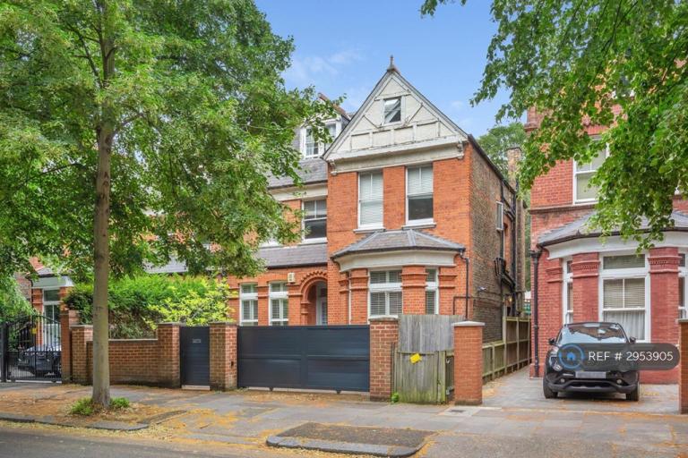 3 bedroom flat in Dukes Avenue, London, W4 (3 bed) (#2953905)