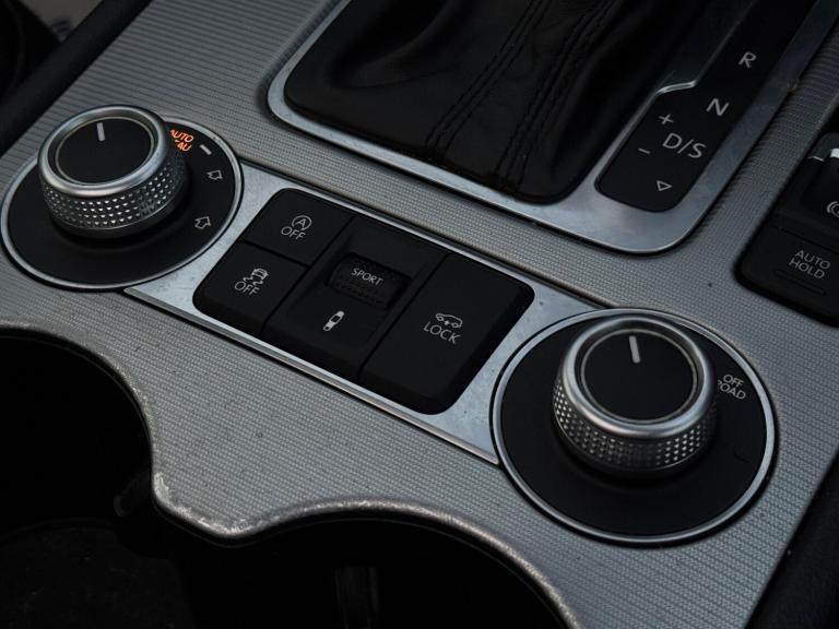 2016 Volkswagen Touareg 3.0 TDI V6 BlueMotion Tech R-Line Tiptronic 4WD Euro 6 (s/s) 5dr ESTATE D...