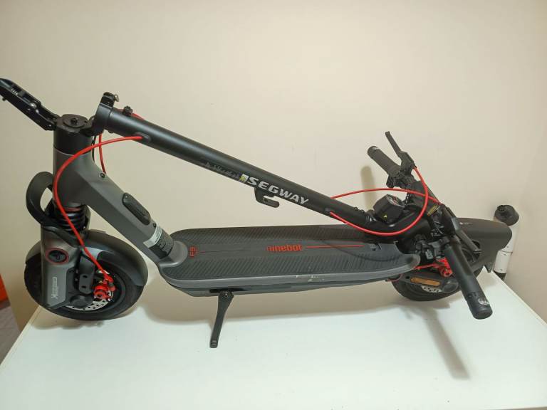 Segway Ninebot F3 Pro Electric Scooter – Excellent Condition!
