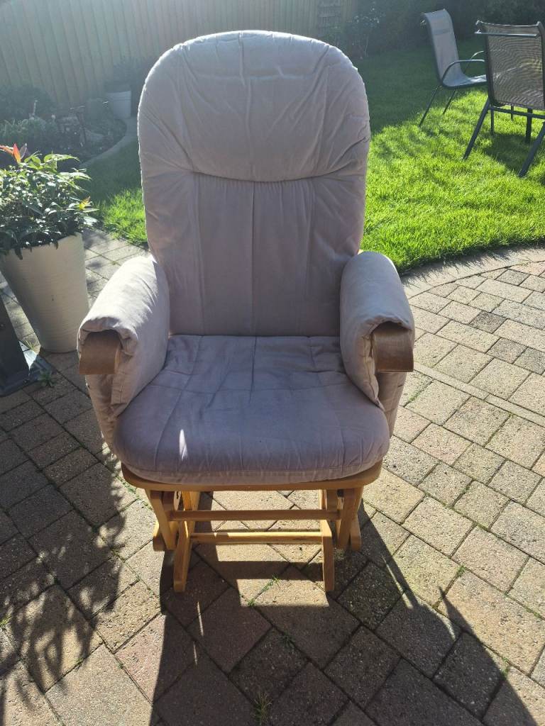 Rocking nursing chair