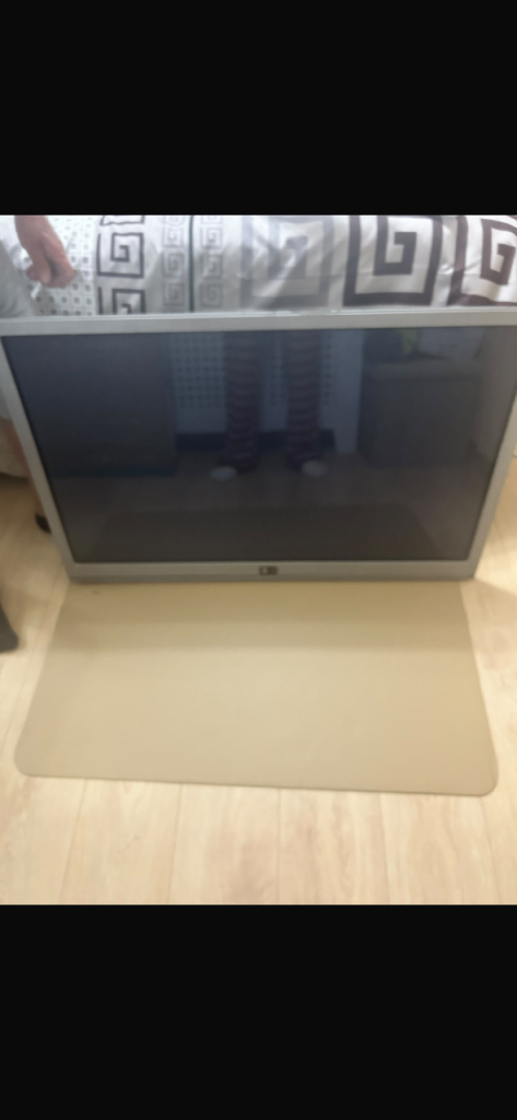 LG Silver TV – Good Condition