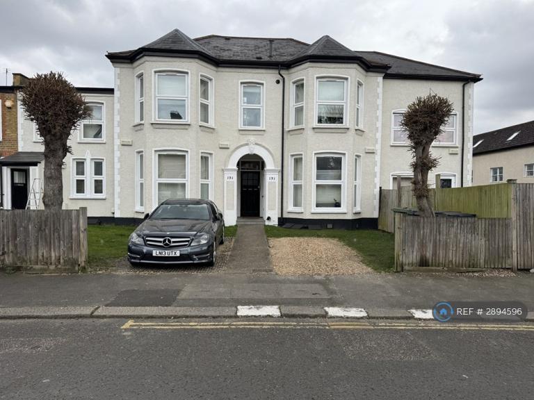 2 bedroom flat in Wellmeadow Road, London, SE6 (2 bed) (#2894596)