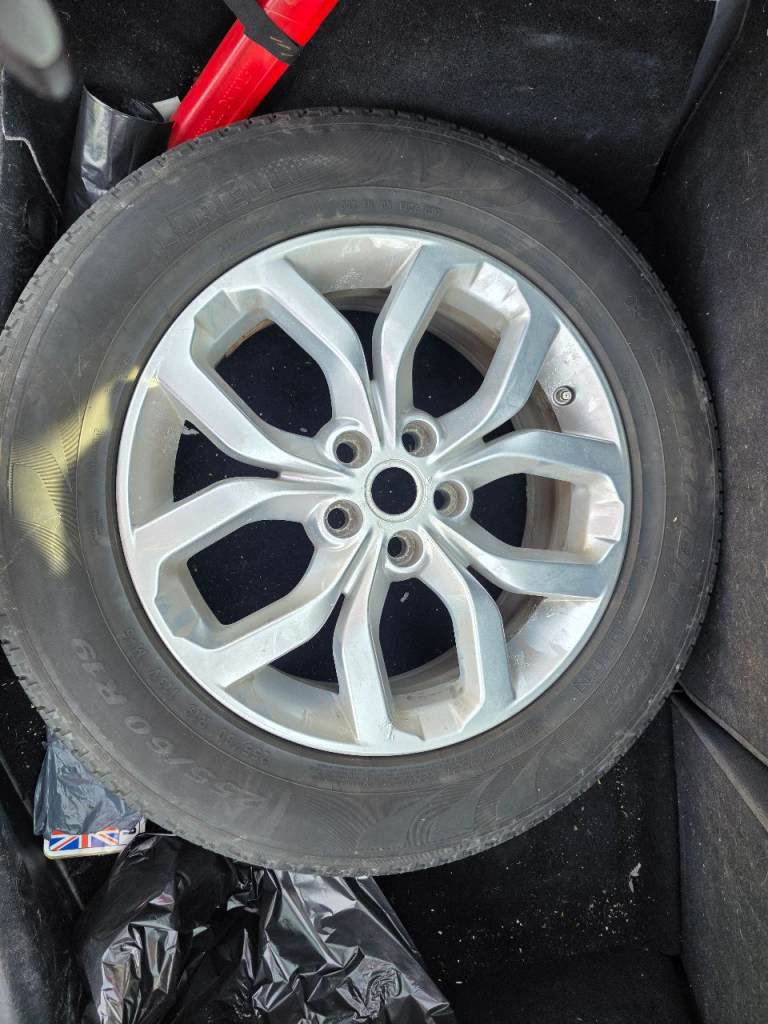 Genuine Land Rover 19-inch Style 5021 alloy wheel with a Pirelli Scorpion tyre 255/60 R19