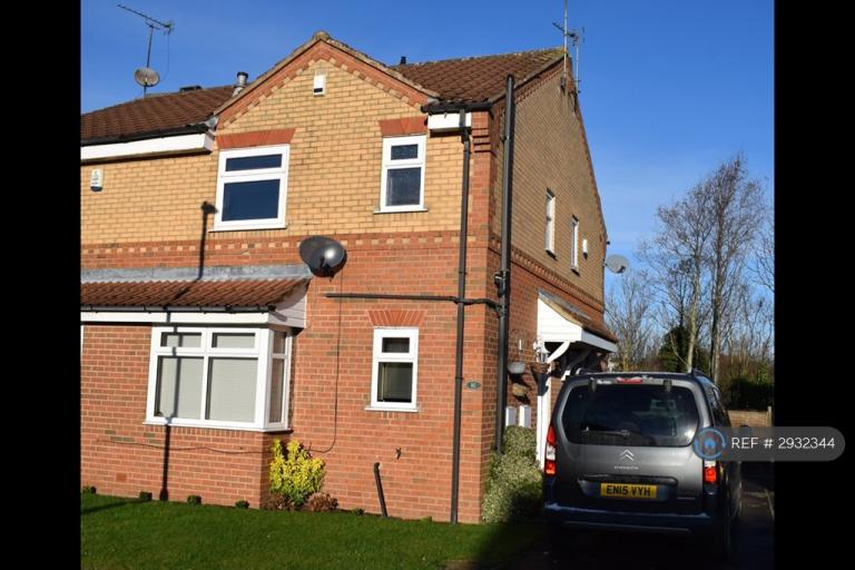 1 bedroom house in Plover Way, Leeds, LS27 (1 bed) (#2932344)