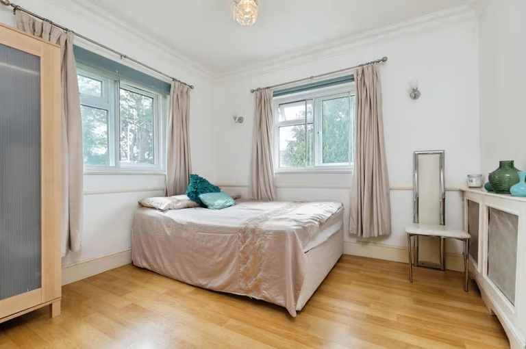 Spacious & Cosy Double Room For Rent AT CR0 1JT