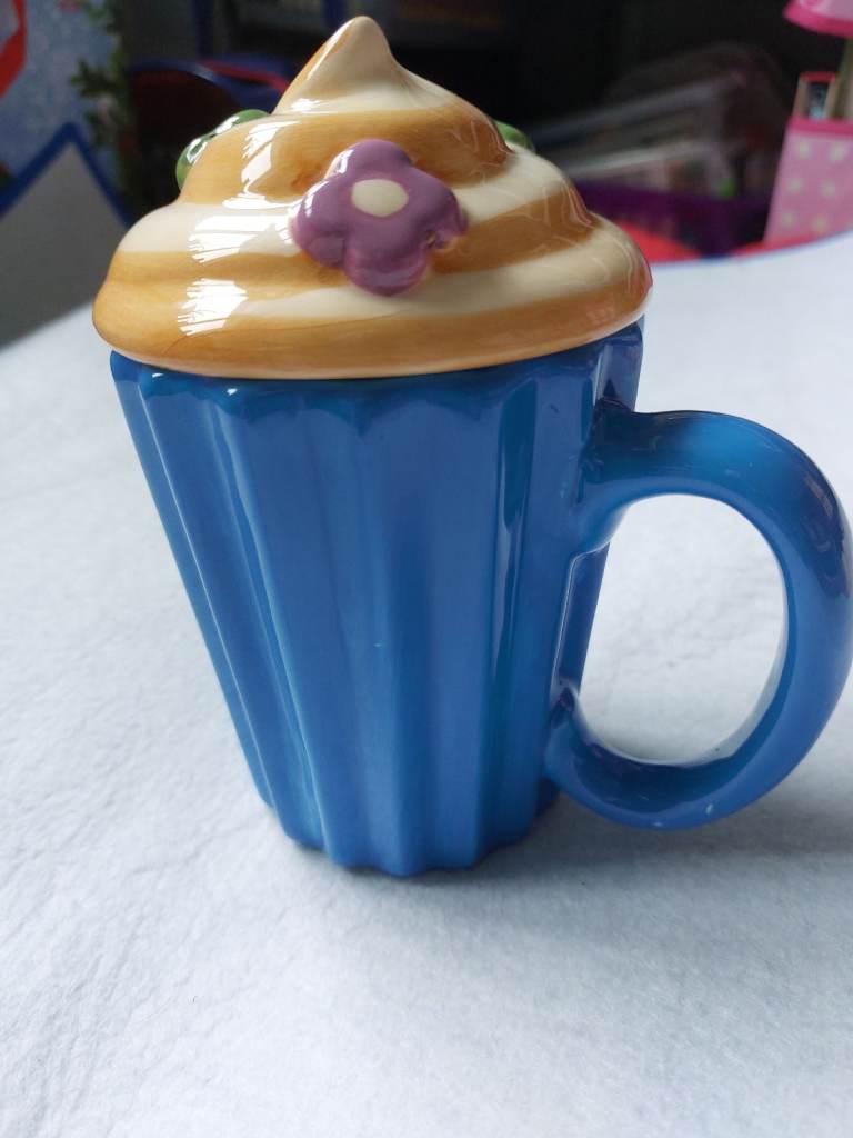 image for Puckator Cupcake ceramic mug with lid
