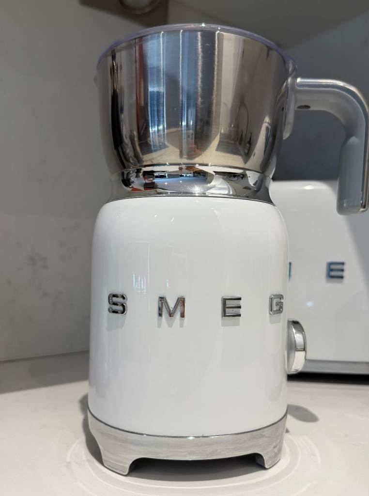 SMEG MFF11WHUK RETRO 50'S STYLE MILK FROTHER IN WHITE