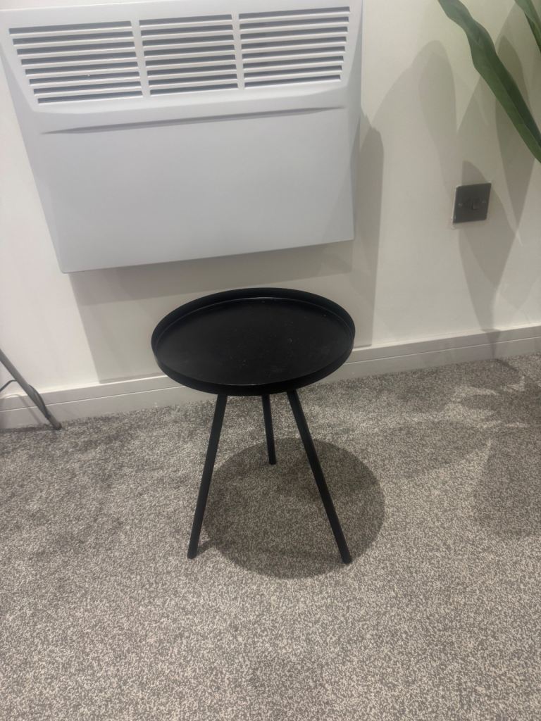 Coffee table / corner table 