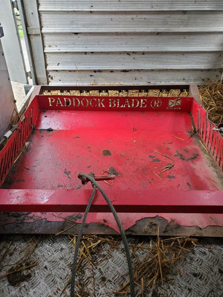 Paddock blade