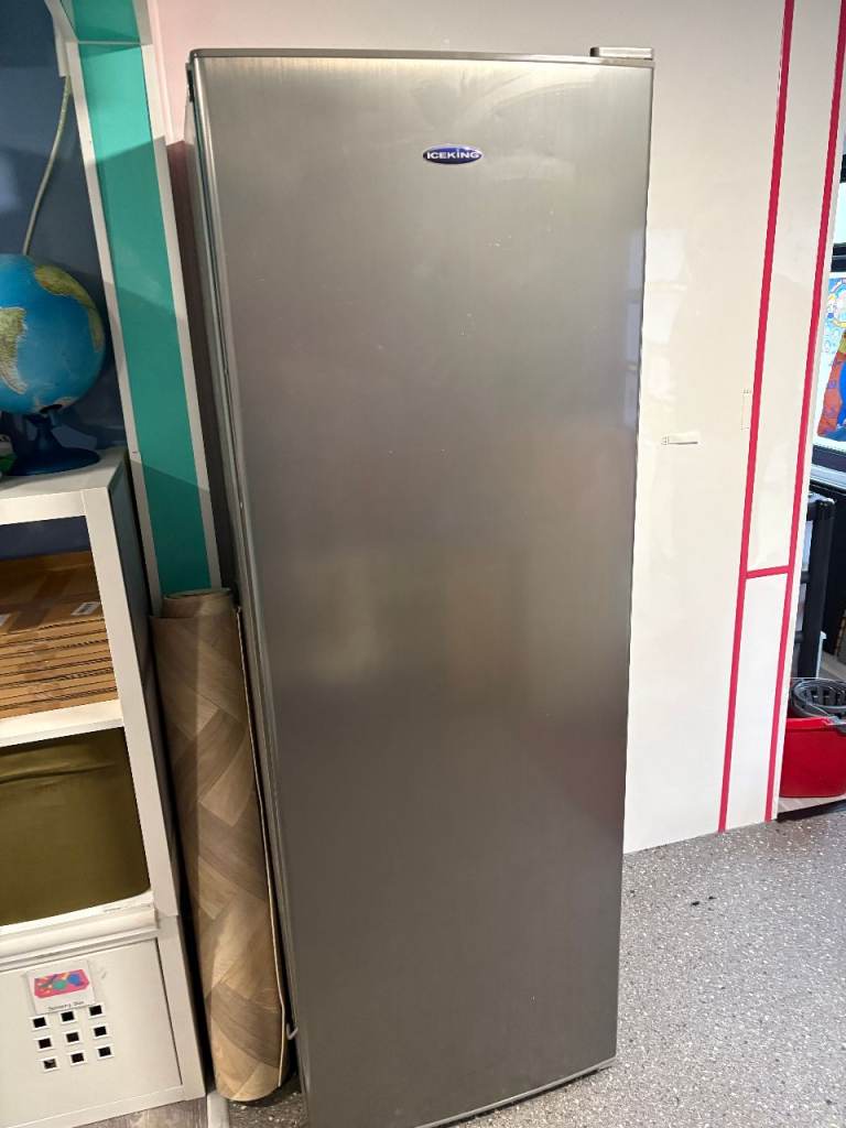Free standing large fridge