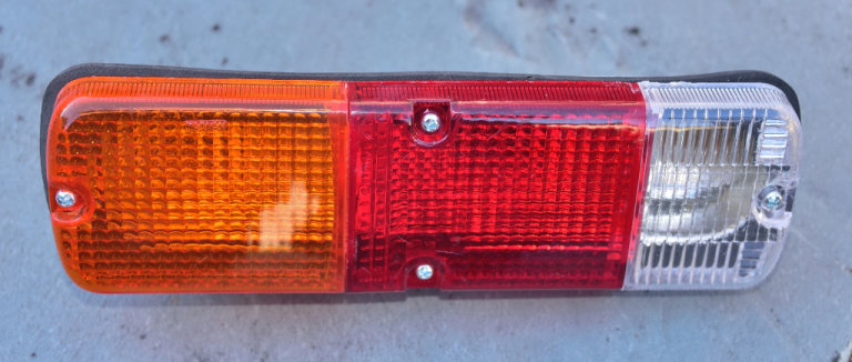 Unused replacement trailer rear light lens cluster, includes bulbs