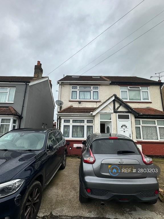 4 bedroom house in Bradley Road, Slough, SL1 (4 bed) (#2803203)