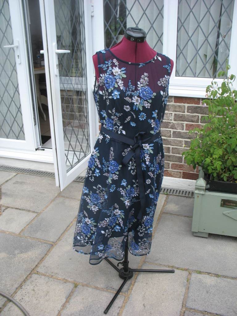 Navy Blue Floral Summer Dress – Good Condition   size 14