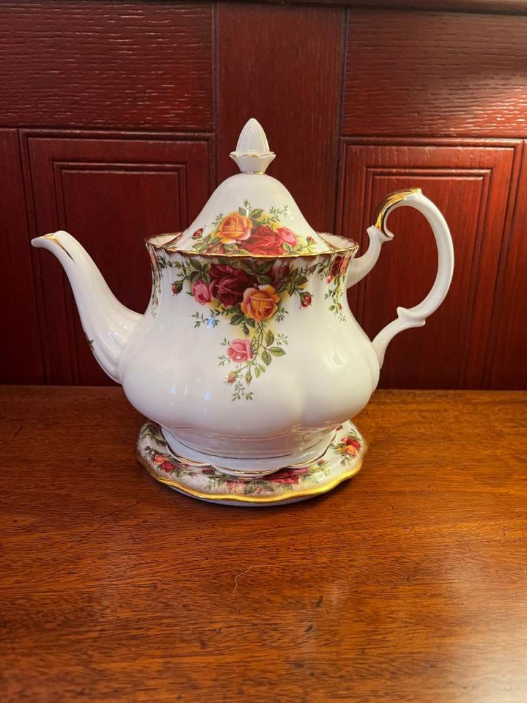 ROYAL  ALBERT  OLD  COUNTRY  ROSES  LARGE  TEAPOT  WITH  STAND  