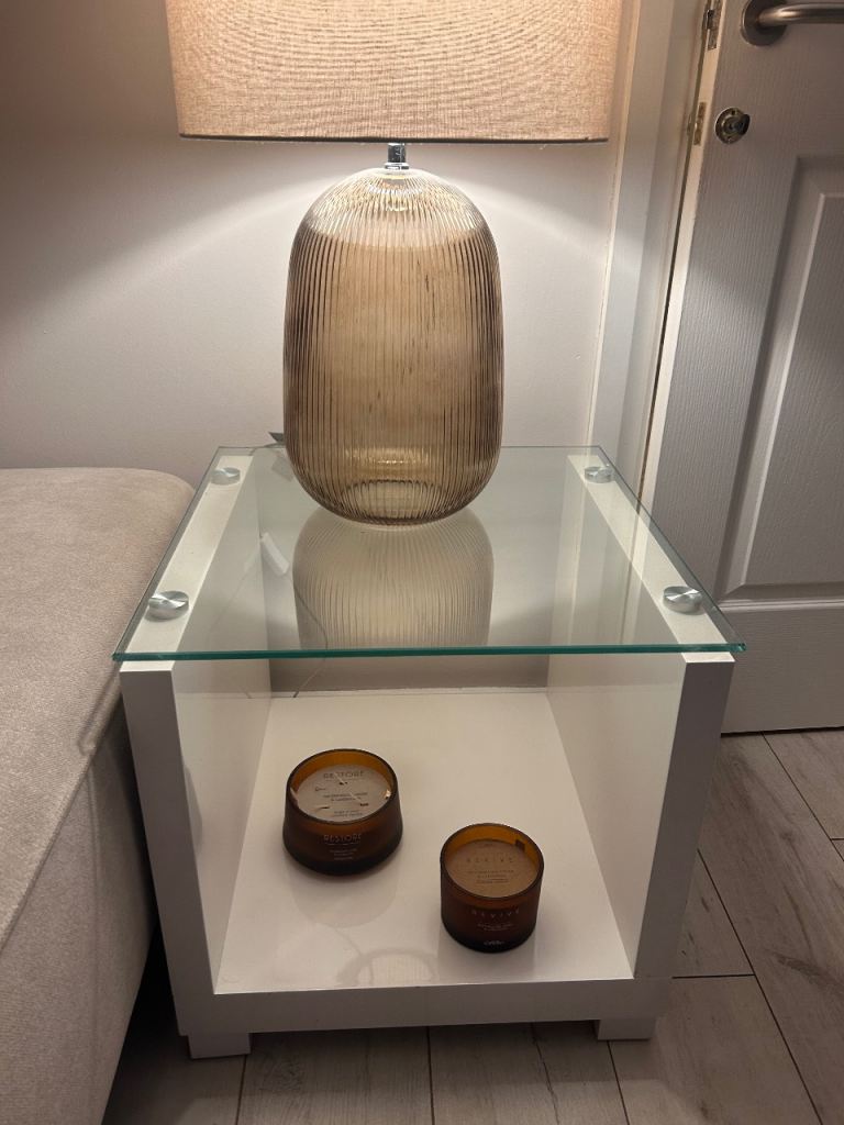 White high gloss/glass  table 