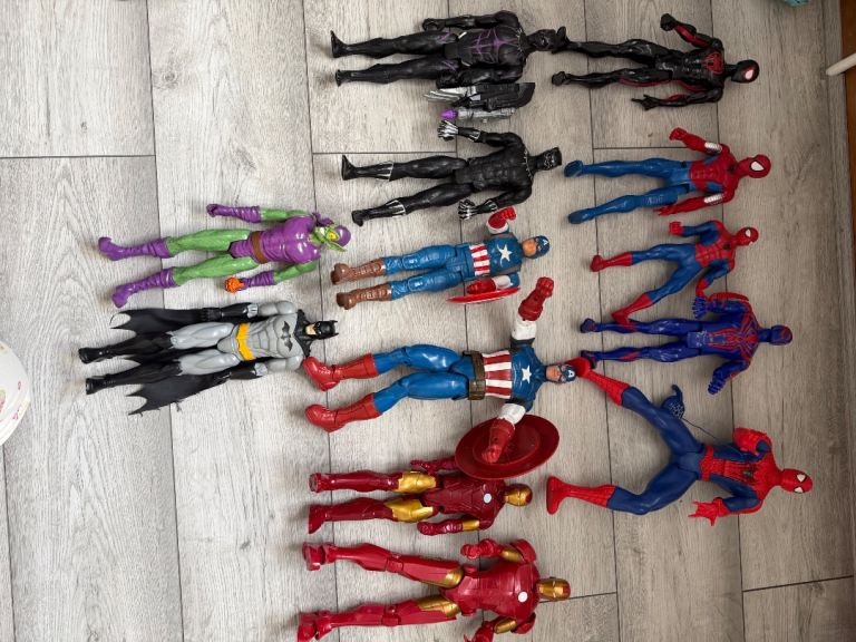 Marvel figures bundle 