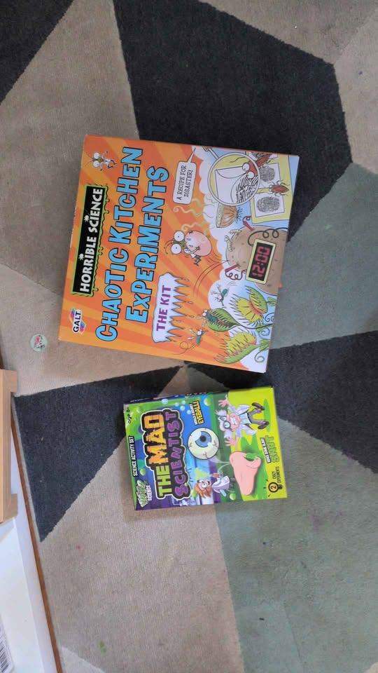 Horrible Science Chaotic Kitchen Experiments & Mad Scientist Kits