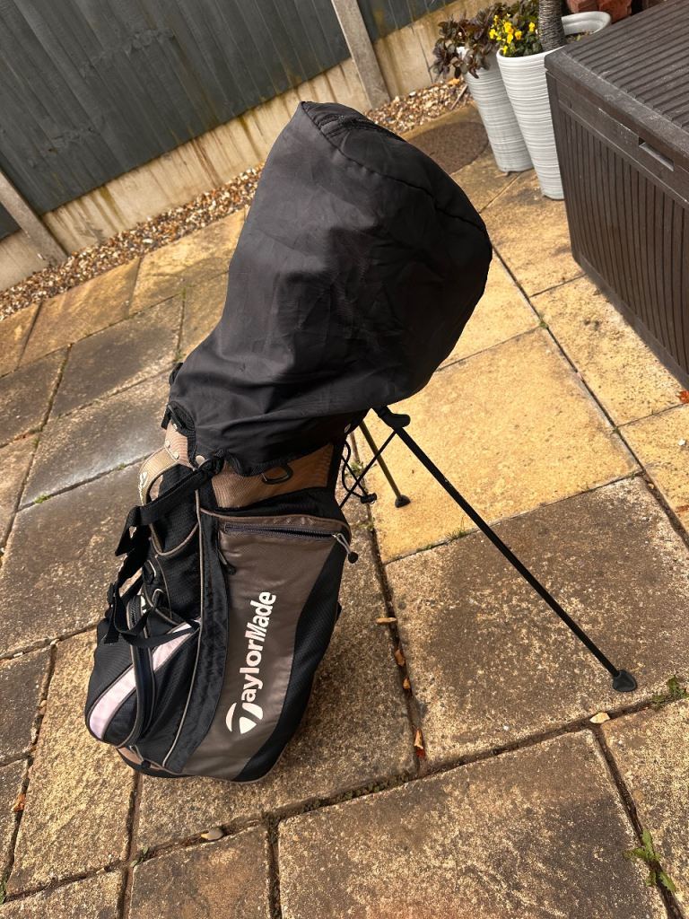 TaylorMade Golf Bag with Full Set of Clubs – Good Condition