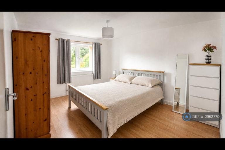 1 bedroom in Simons Walk, London, E15 (#2962770)