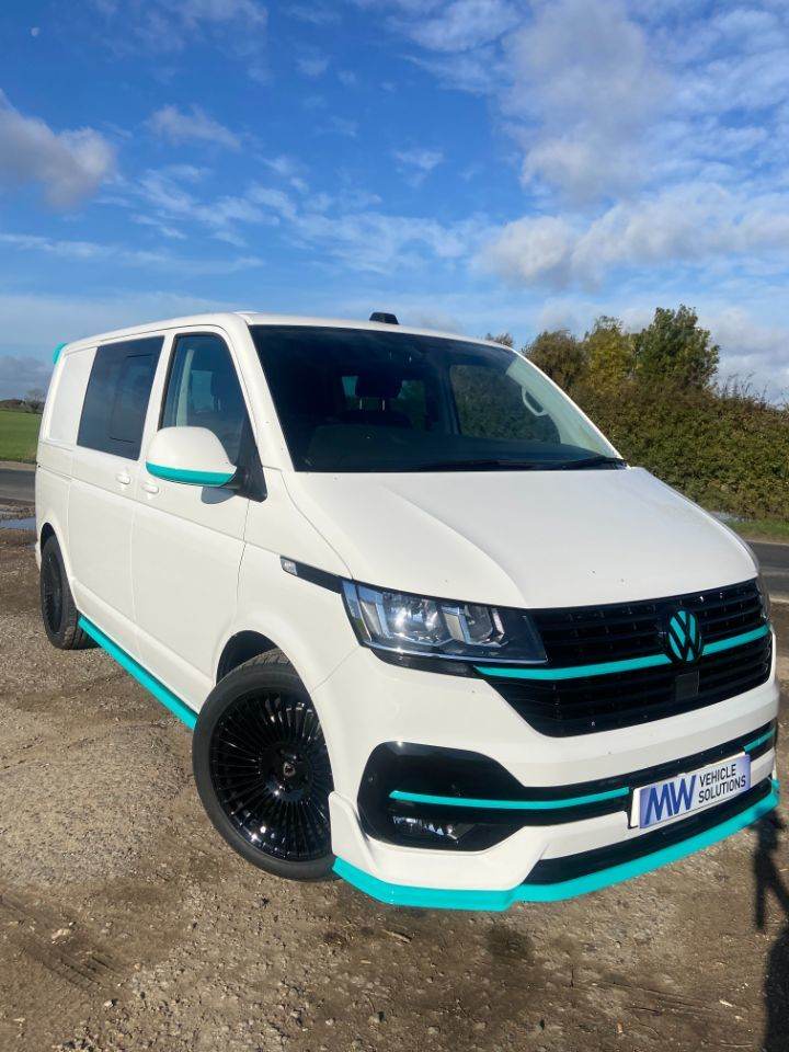  Volkswagen Transporter 2.0 TDI 150 Highline Kombi Van DSG Diesel