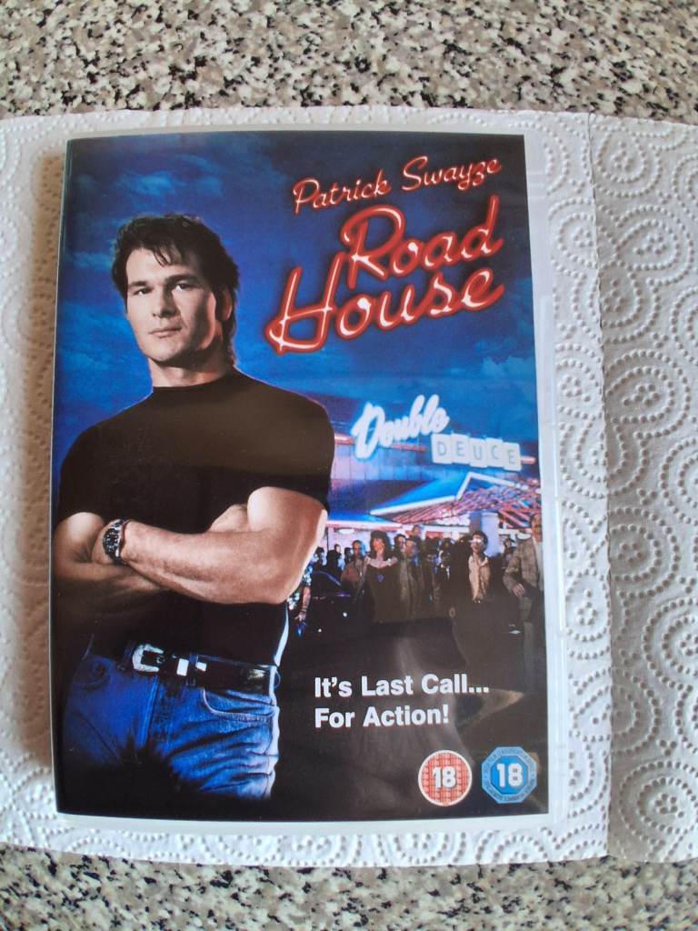 ROAD HOUSE ( PATRICK SWAYZE, SAM ELLIOTT )