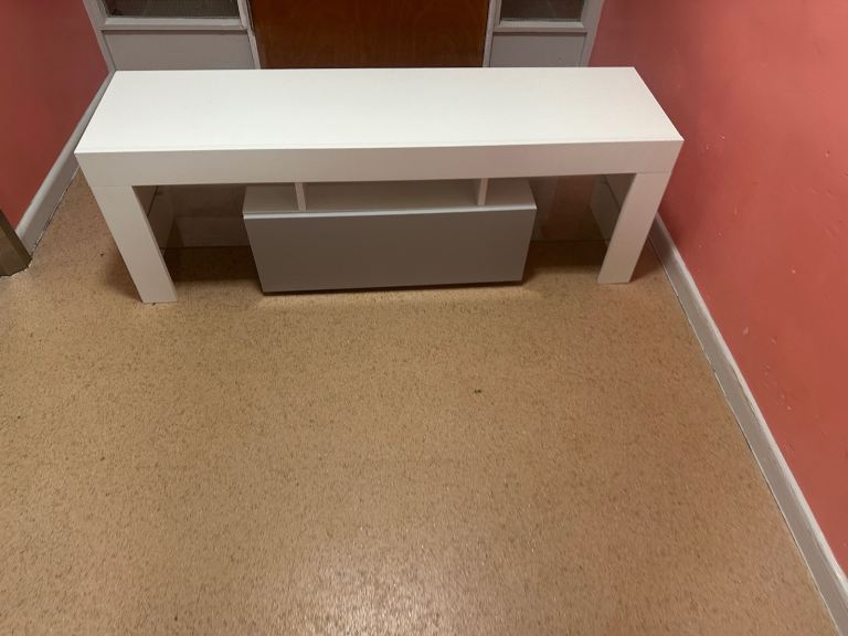 TV stand in good condition dimensions 131h 46h 39d free delivery 