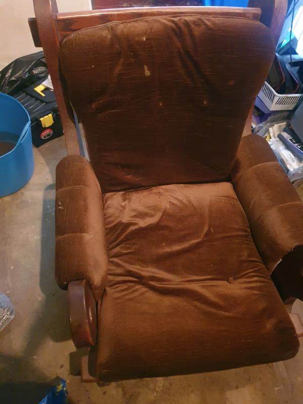 Free armchair for upcycling