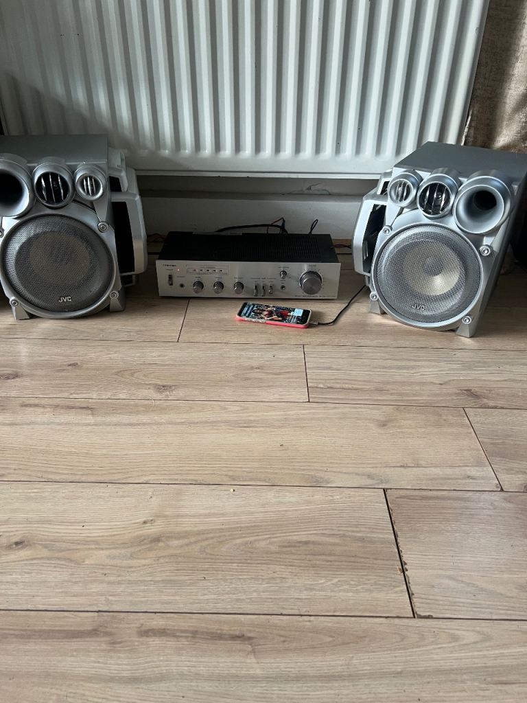 Toshiba  Stereo Amplifier/Jvc Speakers – Good Condition