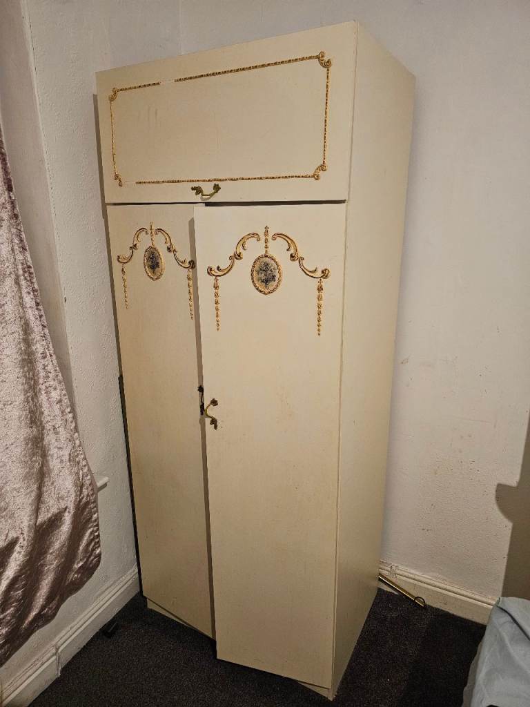 Cream Vintage Wardrobe with for Free – Good Condition