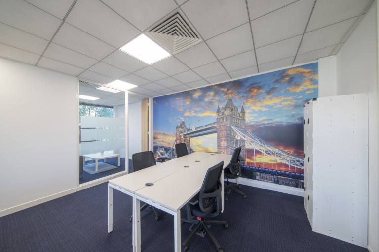 Milton Keynes - MK10 9RG \ Find Office Space with 5 Desks