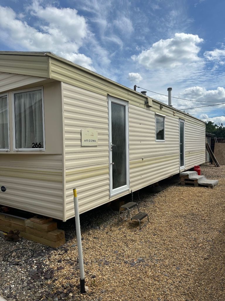Static three bedroom to rent full-time