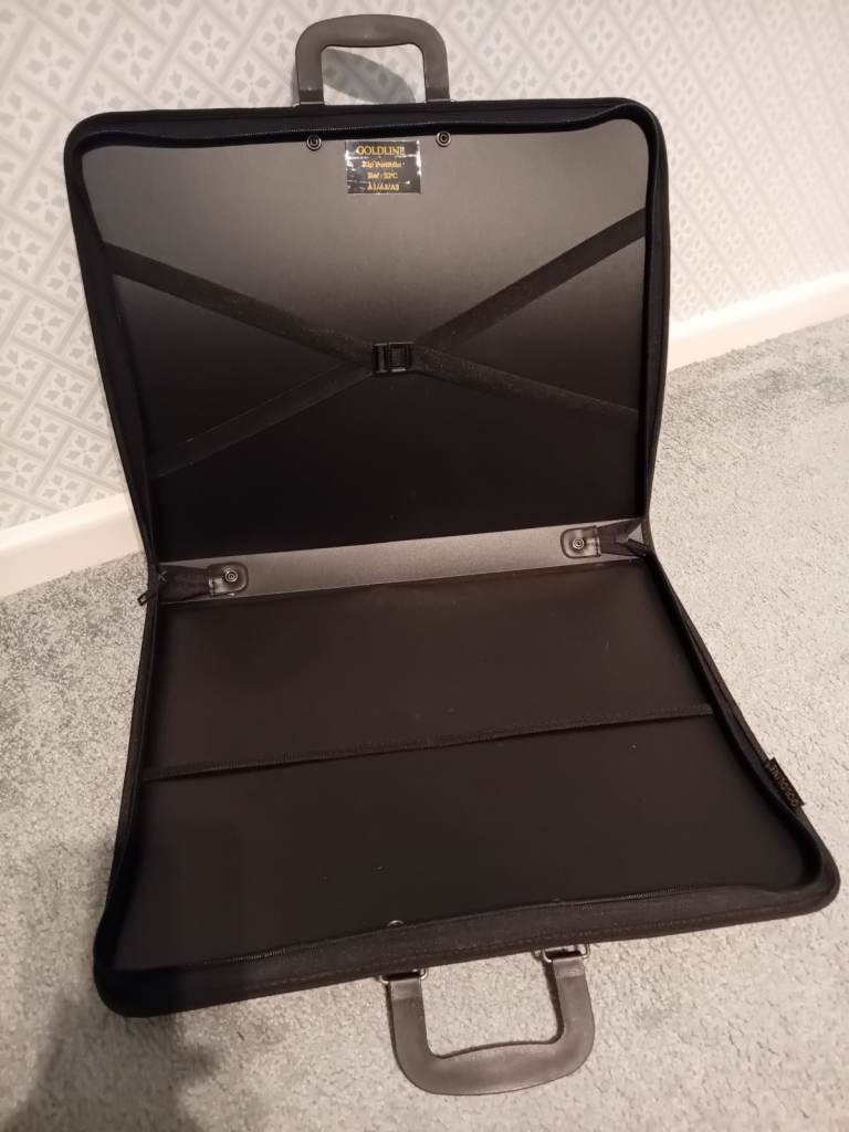 Coldline zip portfolio for artwork & design work.  With carry handles. 