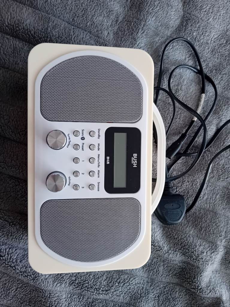 Dab radio with Bluetooth, like new used once
