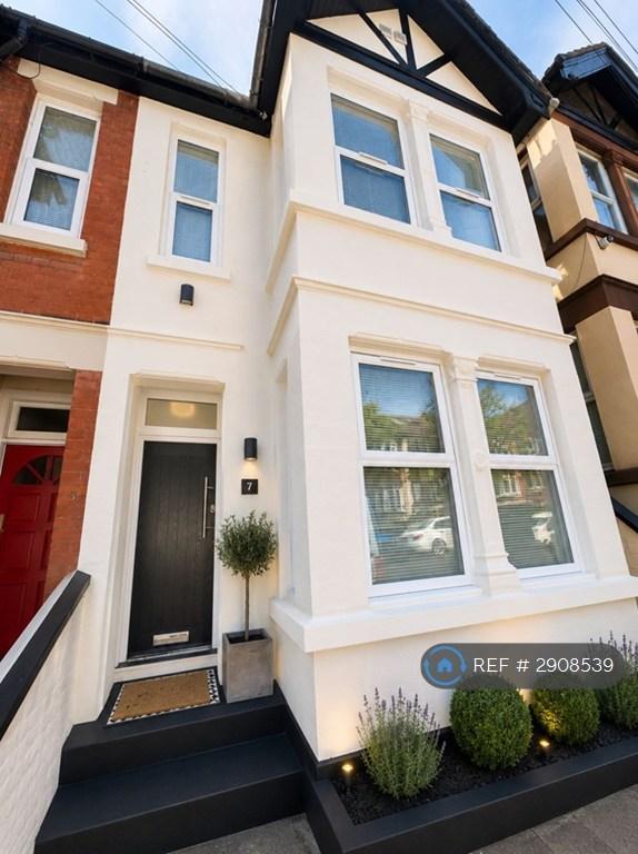 1 bedroom in Camden Road, Gillingham, ME7 (#2908539)