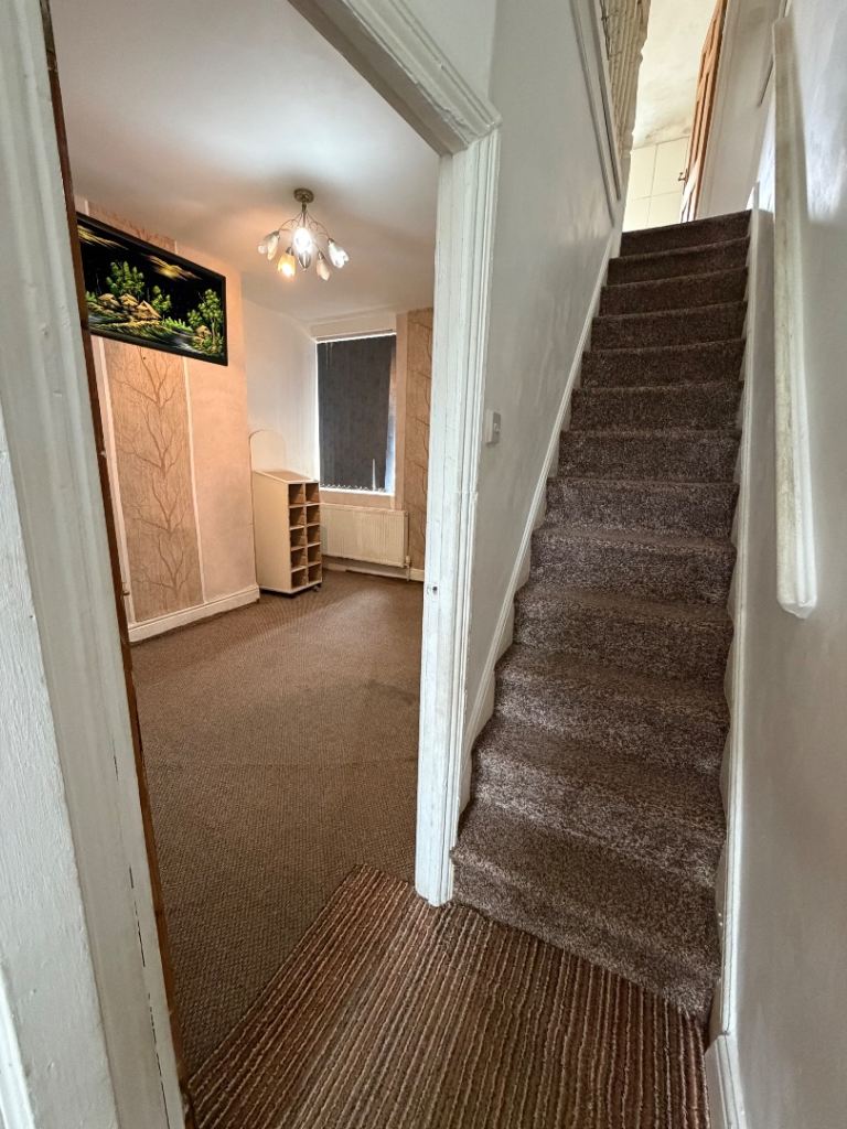 Spacious 2 bedroom House to let in Longsight 