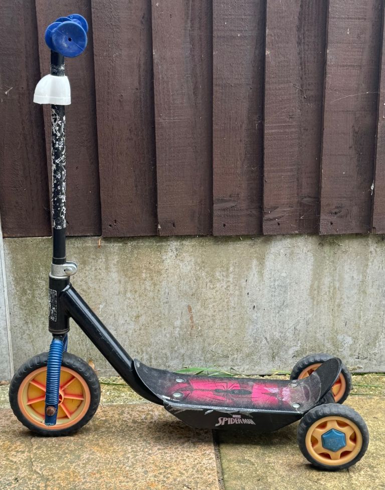 Marvel Spider-Man 3-Wheel Kids Scooter